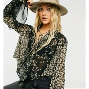 Free People printed Boho flare sleeve blouse EUC